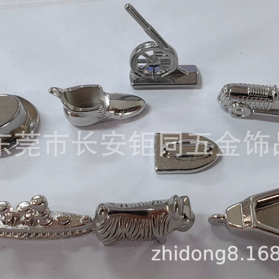 Поставка небольших шахматных фигур из цинкового сплава, игровых фигур, детских маленьких игрушек, маленьких кукол из цинкового сплава.