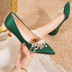 小衆の緑の結婚靴のハイヒールは疲れません。