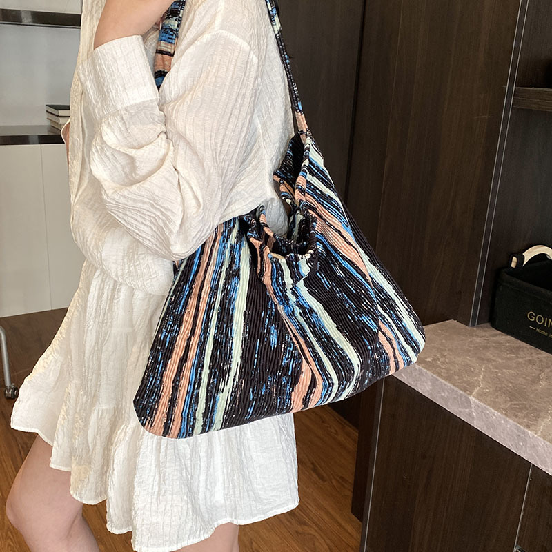 Beauty case tie dye pochette make-up da viaggio stile boho chic_voghion.com