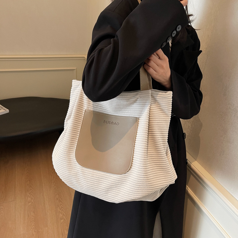 Bolsos casuales de gran capacidad para mujer 2024 otoño e invierno nuevo estilo simple y versátil bolso de viaje de un solo hombro bolso de viaje ligero