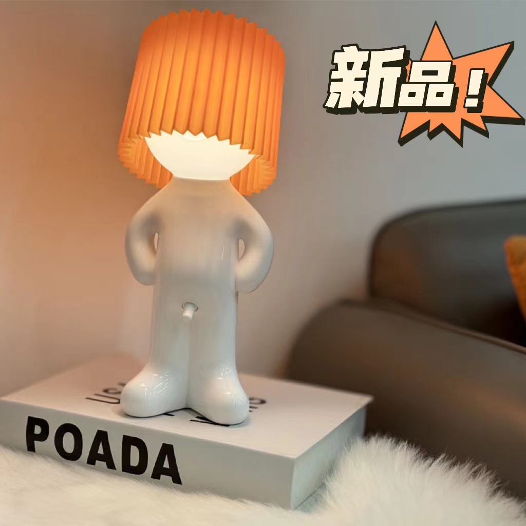 Luz Nocturna Chico Tímido MR P USB Recargable para Escritorio
