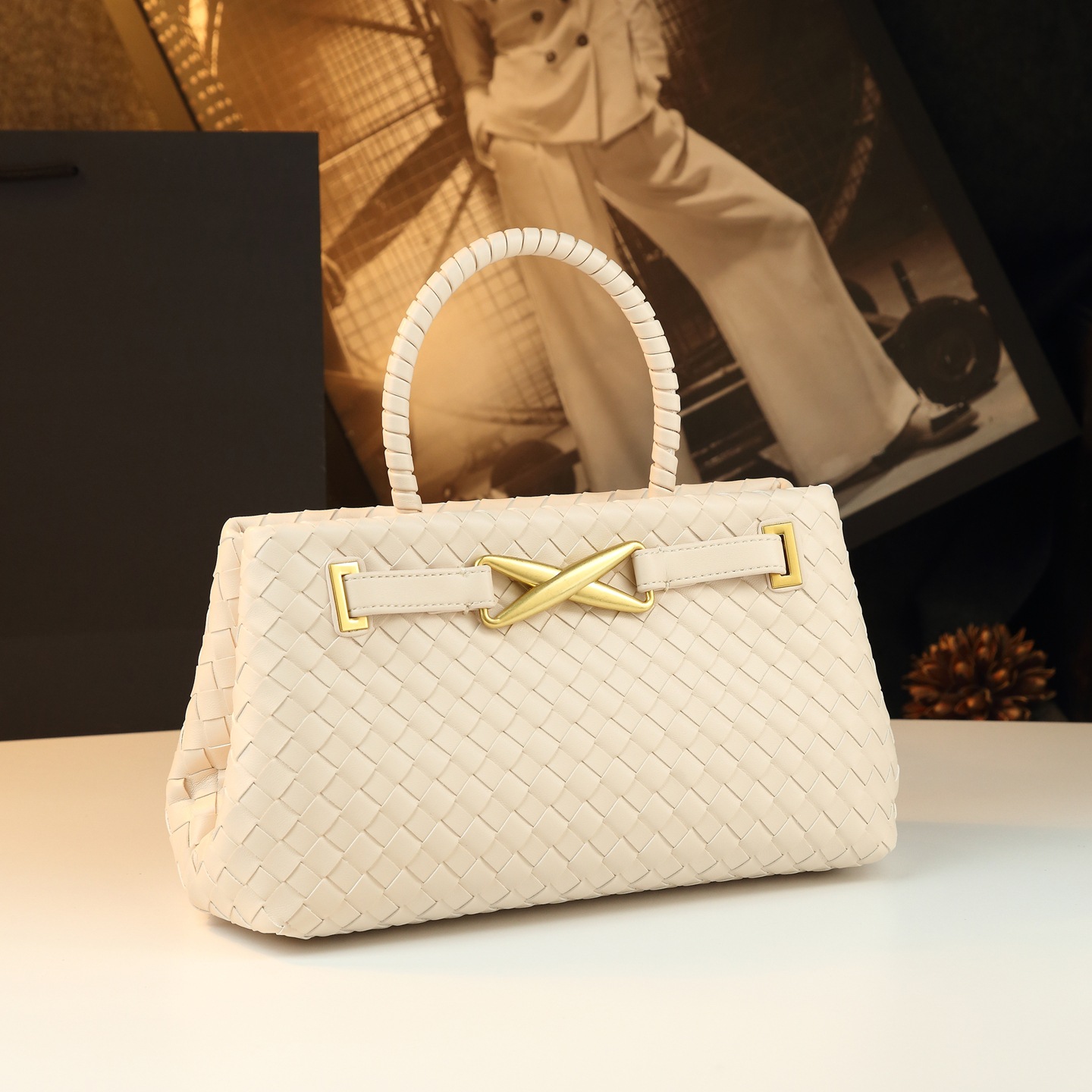 Túi tote da nữ đáy rộng phong cách retro, dung tích lớn, đeo vai đeo chéo — màu xanh lá cây, Màu trắng nhạt, màu đen, Màu nâu