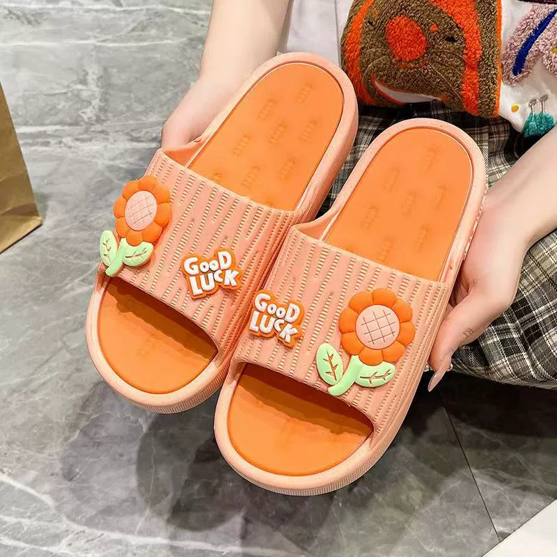 Новый стиль летние дамы в помещении и на наружном и наружном толстом подошвоне нескользящие мягкие цветы повседневные цветы в ванной ванной ванной, тапочки, стойло оптом