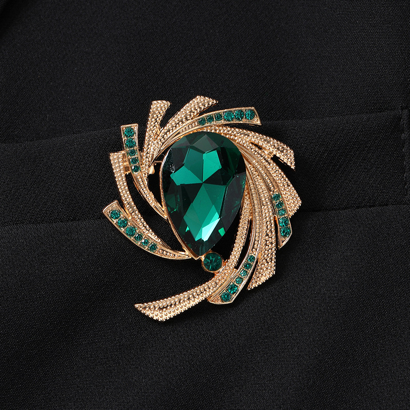 Broche de luxe rotative en cristal vert épingle anti-dévoilement_voghion.com