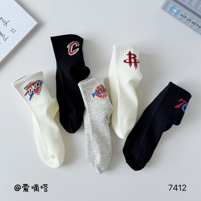 Aidida children's socks, new autumn and winter ins trendy letter mid-tube socks, combed cotton, seamless boys' student cotton socks