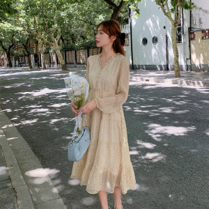 2021秋装新款修身显瘦碎花连衣裙女v领温柔风绑带长袖收腰a字裙