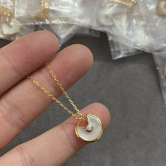 カードの家のお守りのネックレスの女性の純銀の18kバラの金の白い貝の母の円餅insのペンダントの鎖のチェーンは国境を越えて生放送します。