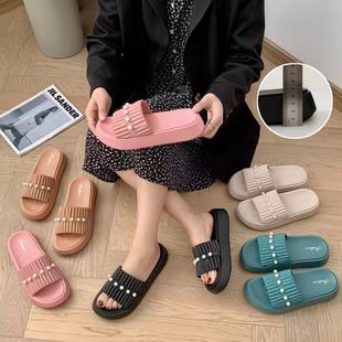 �Ҿ�һ����ЬŮ�ļ��¿�r�к�׸Z���҃��όW���⴩ƽ����Ь���l