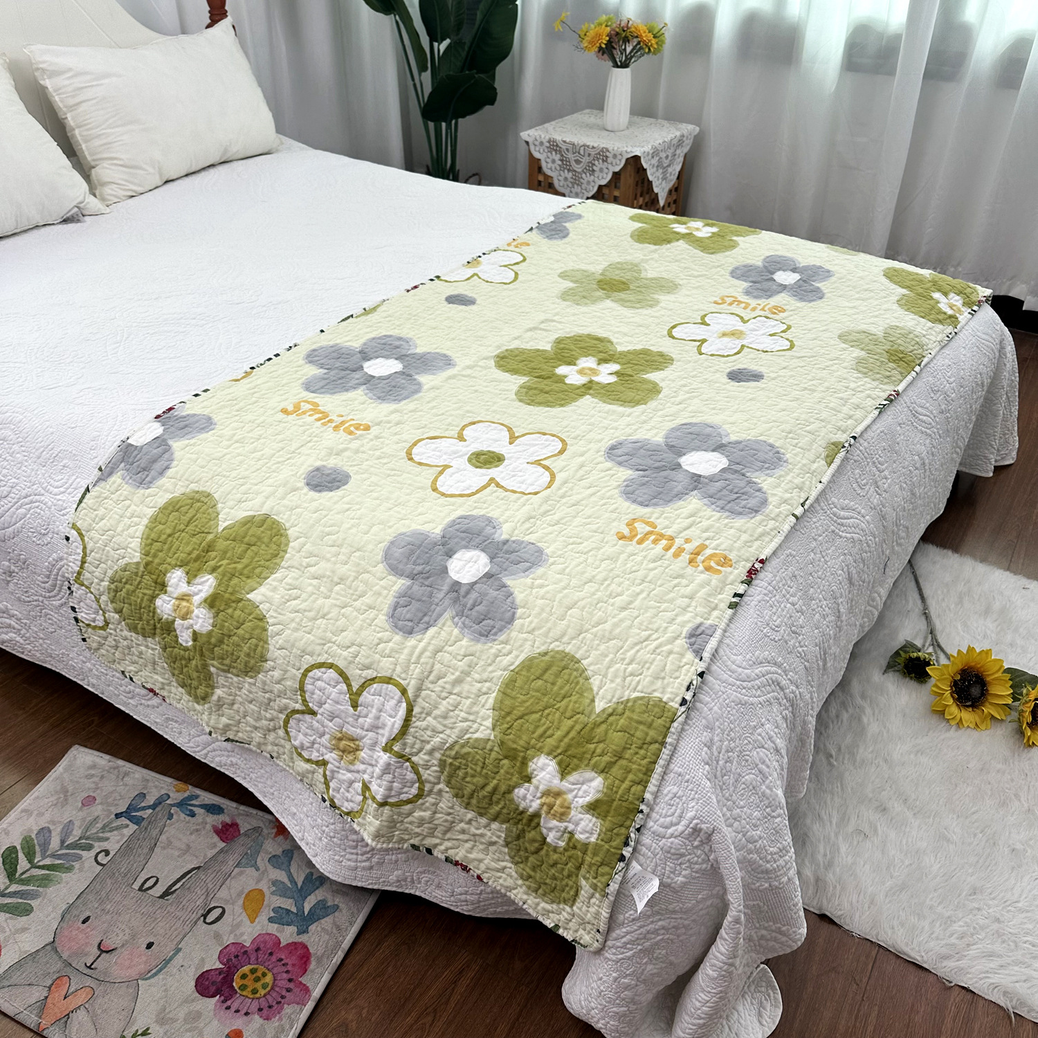 연한 황록색 꽃