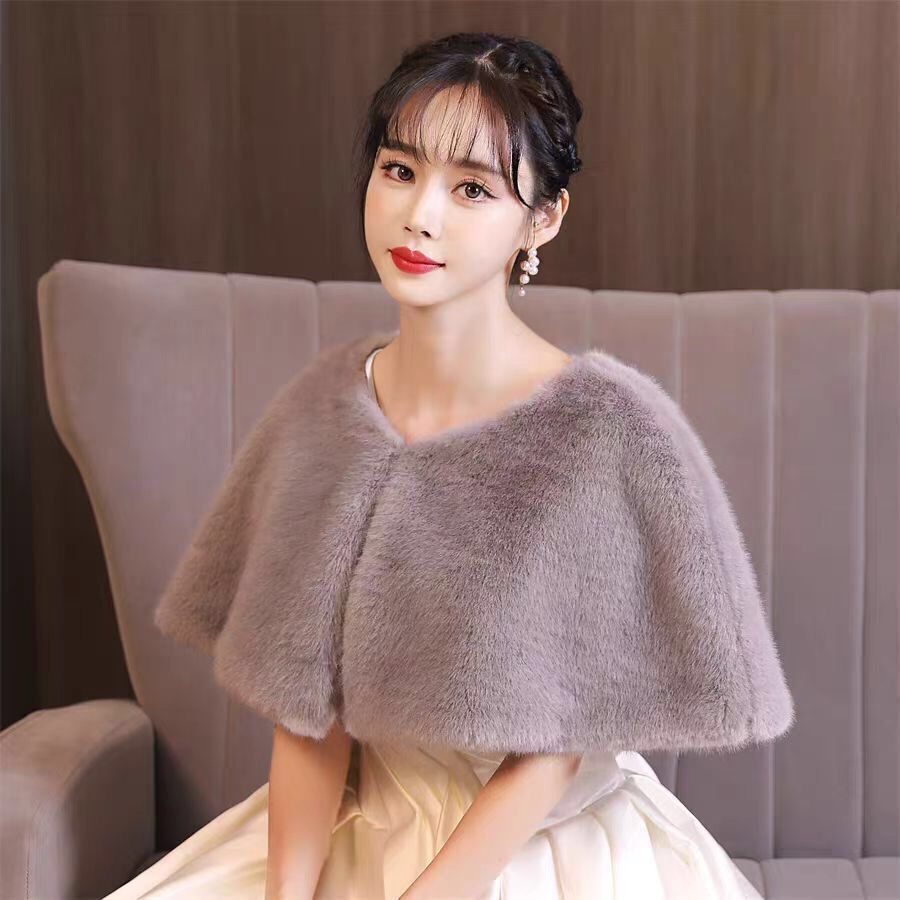 Women's Simple Style Solid Color Imitation Fur Solid Color Shawl display picture 8