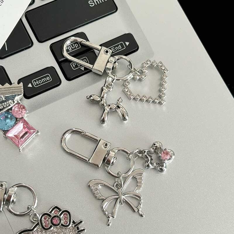Niche Personality Ins Trendy Cool Metal Keychain Cute Headset Bag Pendant Schoolbag Hanging Couple Gift