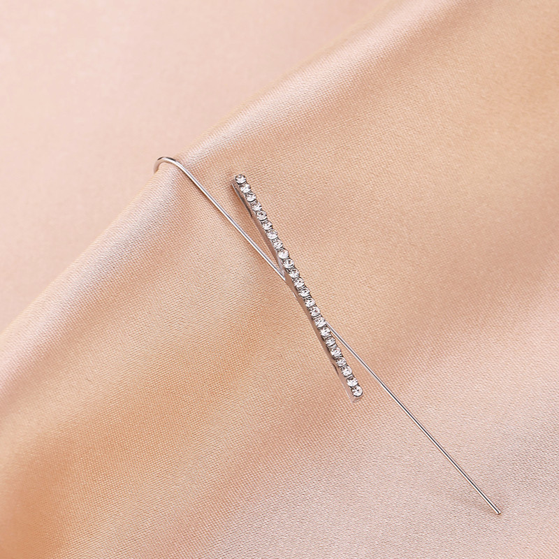 Nuevo estilo europeo y americano estilo frío diamante incrustado gancho para la oreja personalizado piercing oreja pin hembra rayo hoja oreja clip oblicua línea oreja espárragos