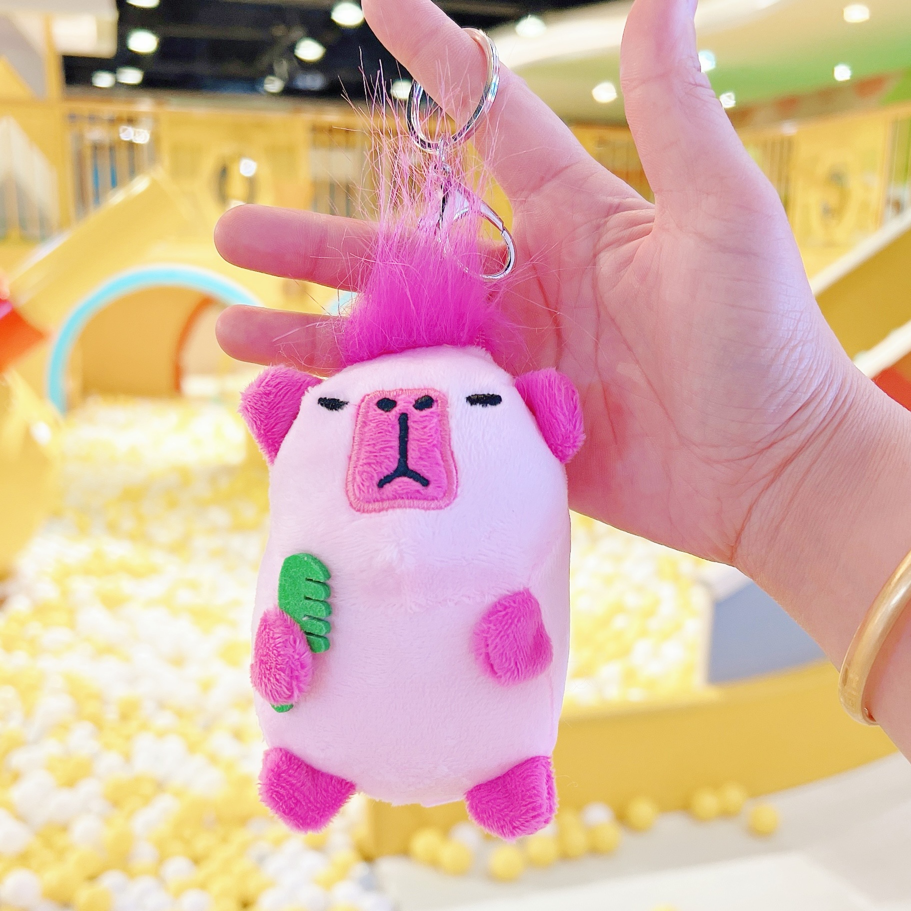 핑크 빗 긴 머리 카피바라 + 실버 버클