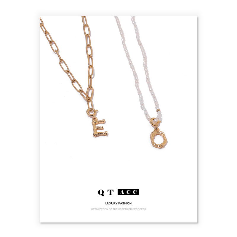 Latón chapado en oro personalidad simple diseño retro coincidencia de bambú conjunta 26 carta COLLAR COLGANTE DIY Collar para las mujeres