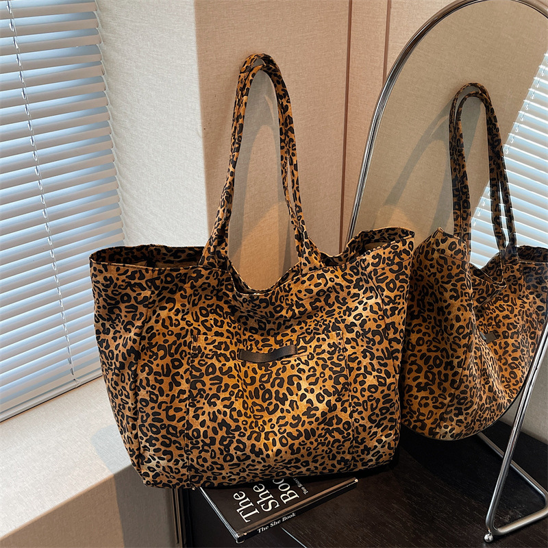 Leopard Print Canvas Bag Women's Large Capacity 2025 New Autumn and Winter Fashion Simple Shoulder Bag Casual College Student Tote Bag