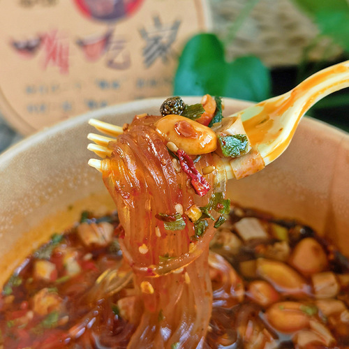 Hi Chi Famous Sichuan Spicy and Sour Glass Noodles (12 Buckets per Box, Sweet Potato Flour, Snail Noodles, Leisure Snacks, Convenient Quick Meals, Nighttime Snacks)