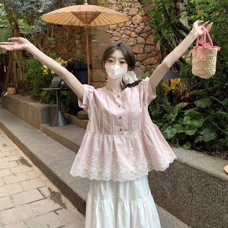 Lace-Trimmed Short-Sleeved Shirt with Floral Buttons for Women, Summer Loose-Fitting, Age-Reducing Pink Shirt, Sweet and Slimming Top
