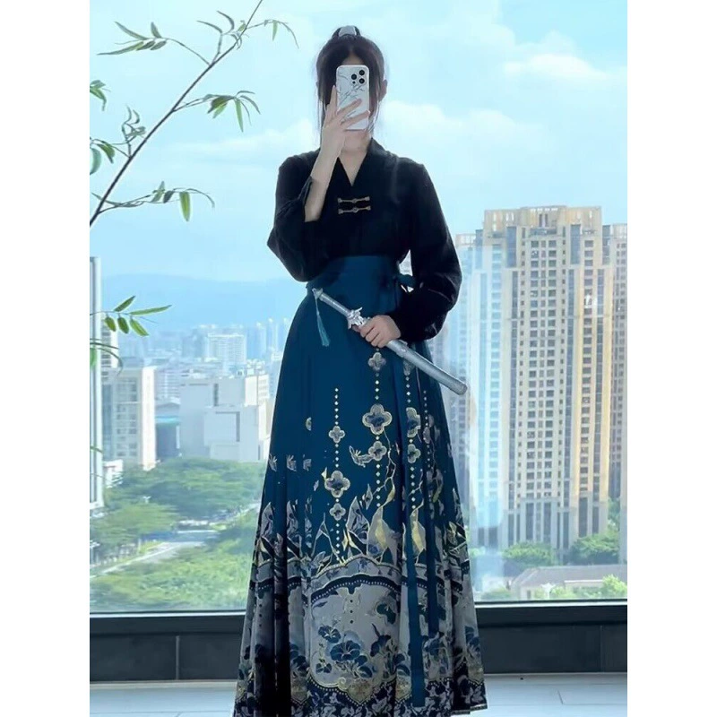 Новый комплект из синей юбки и топа в китайском стиле Hanfu для женщин, идеально подходящий для ежедневных поездок на работу осенью.