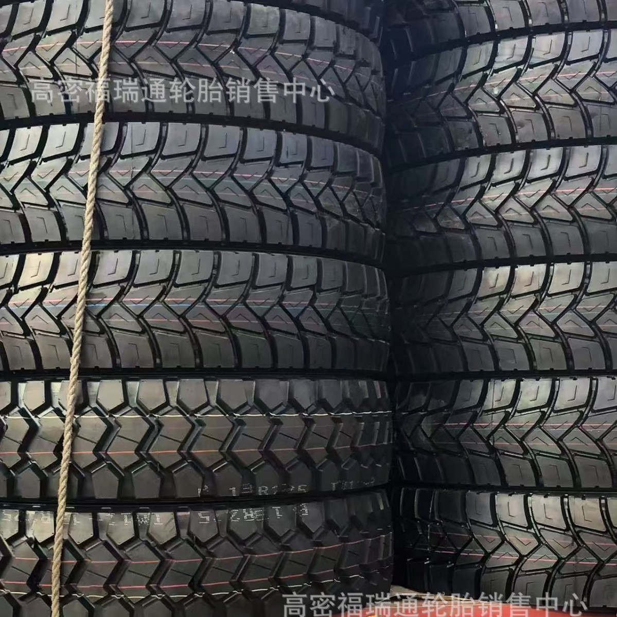 全钢丝卡货车真空轮胎13R22.5 HD969耐磨叶子花纹20层级运输轮胎