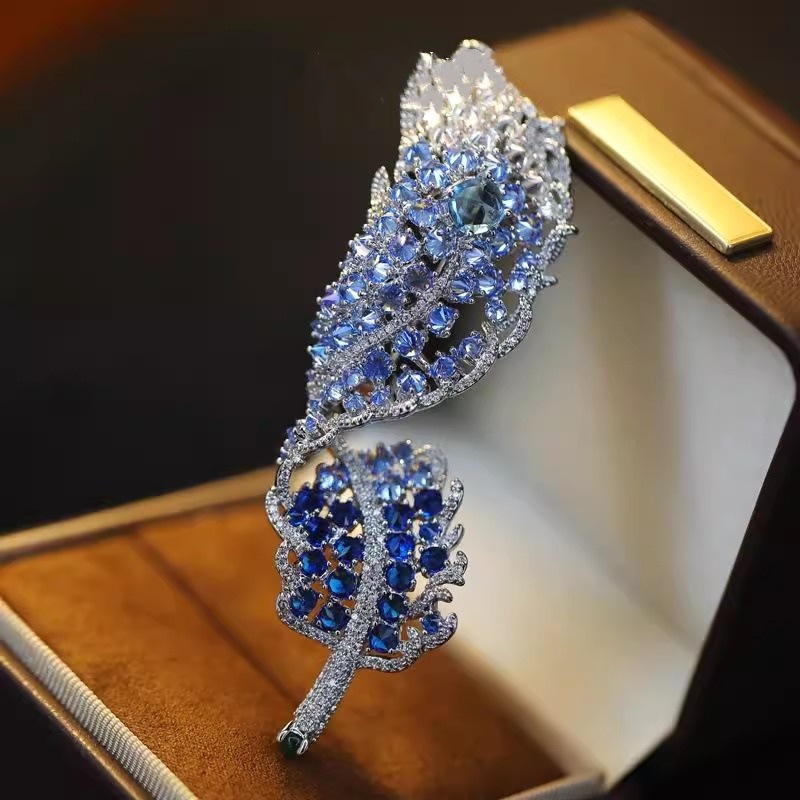 Spilla in piuma di lusso per donna elegante accessorio per cappotti_voghion.com