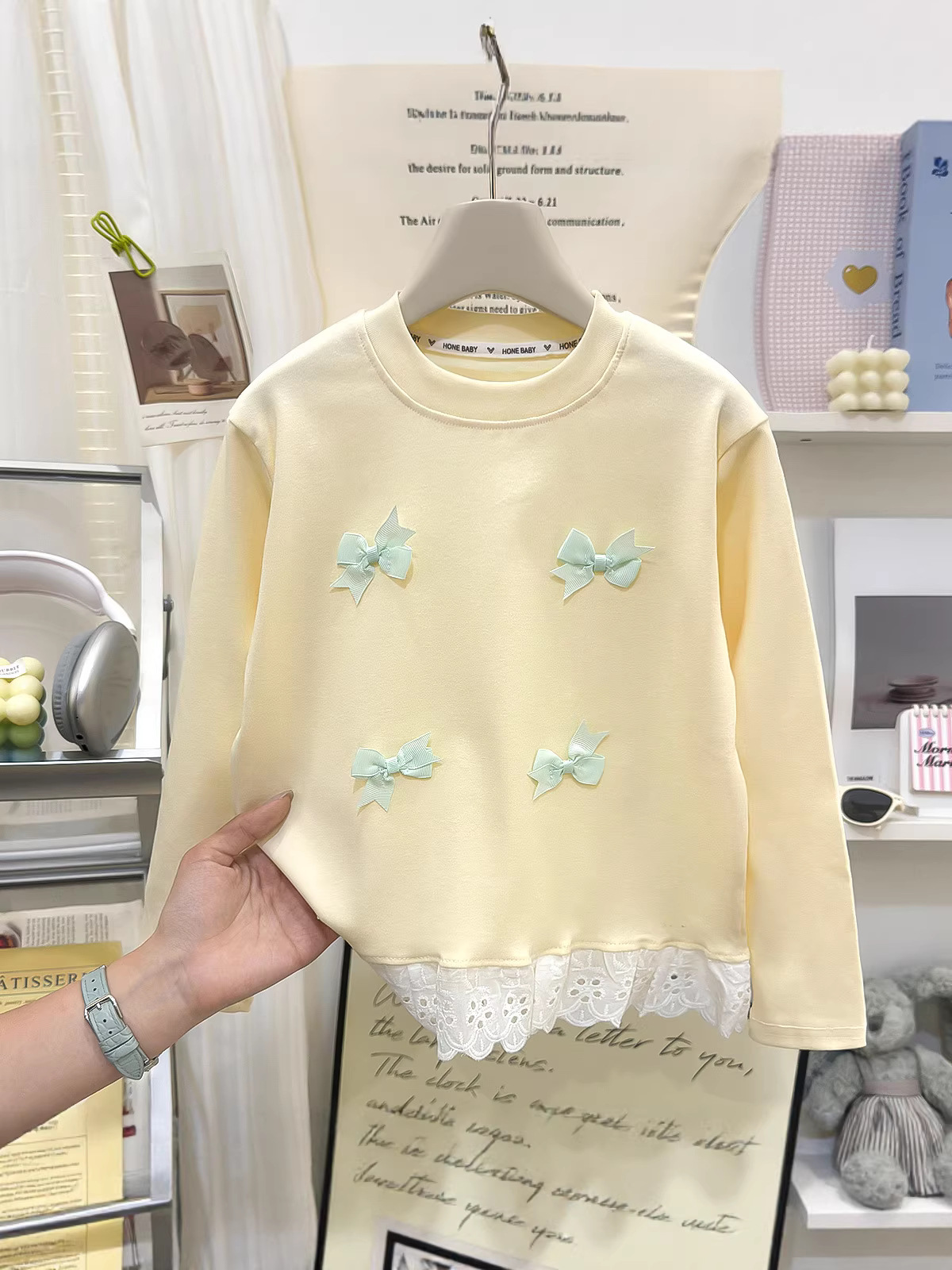 Nuevas chicas de primavera y otoño dopamina de manga larga moda lindo lazo de encaje dobladillo elegante blusa de cuello redondo