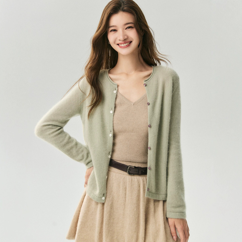 Soft and comfortable, 75% cashmere, 25% mulberry silk, a luxurious velvet blend, round neckline, rolled hem, double-button closure, elegant and casual, versatile knit cardigan