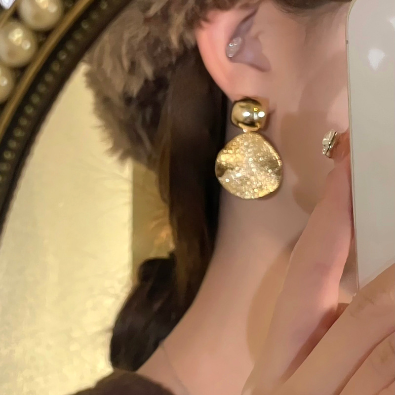Vintage Round Clip-on Earrings Minimalist Designer Style_voghion.com