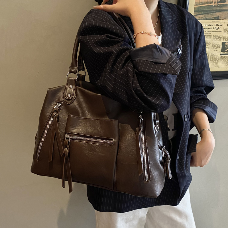 小众复古机车包女2025新款多口袋大容量软皮通勤包单肩斜挎托特包|undefined