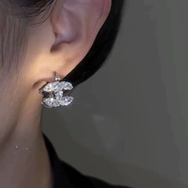 耳环;耳钉;耳坠