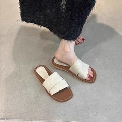 フラットサンダルの女性は夏に2025年の新型の柔らかい底の砂浜を着ます。