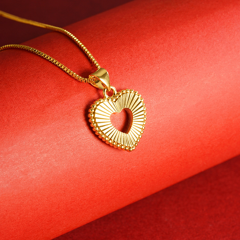 Vietnam oro lujoso ligero amor hueco colgante no se desvanecerá durante mucho tiempo suministros de accesorios de alta calidad de verano