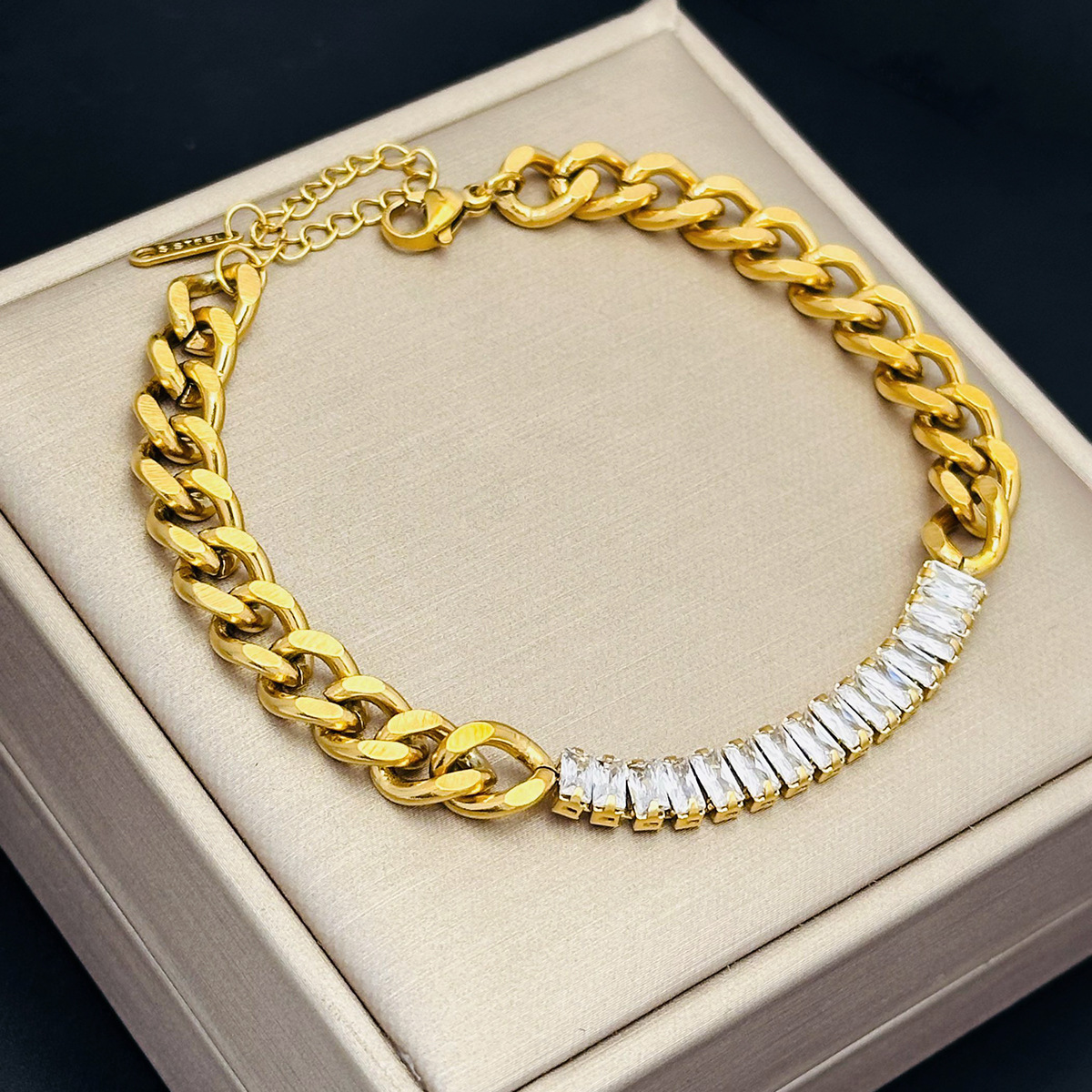 Diamantes brillantes transfronterizos geométricos transfronterizos de moda europea y americana temperamento ligero joyas de lujo mujeres no desvanecen pulseras europeas y estadounidenses exquisitas