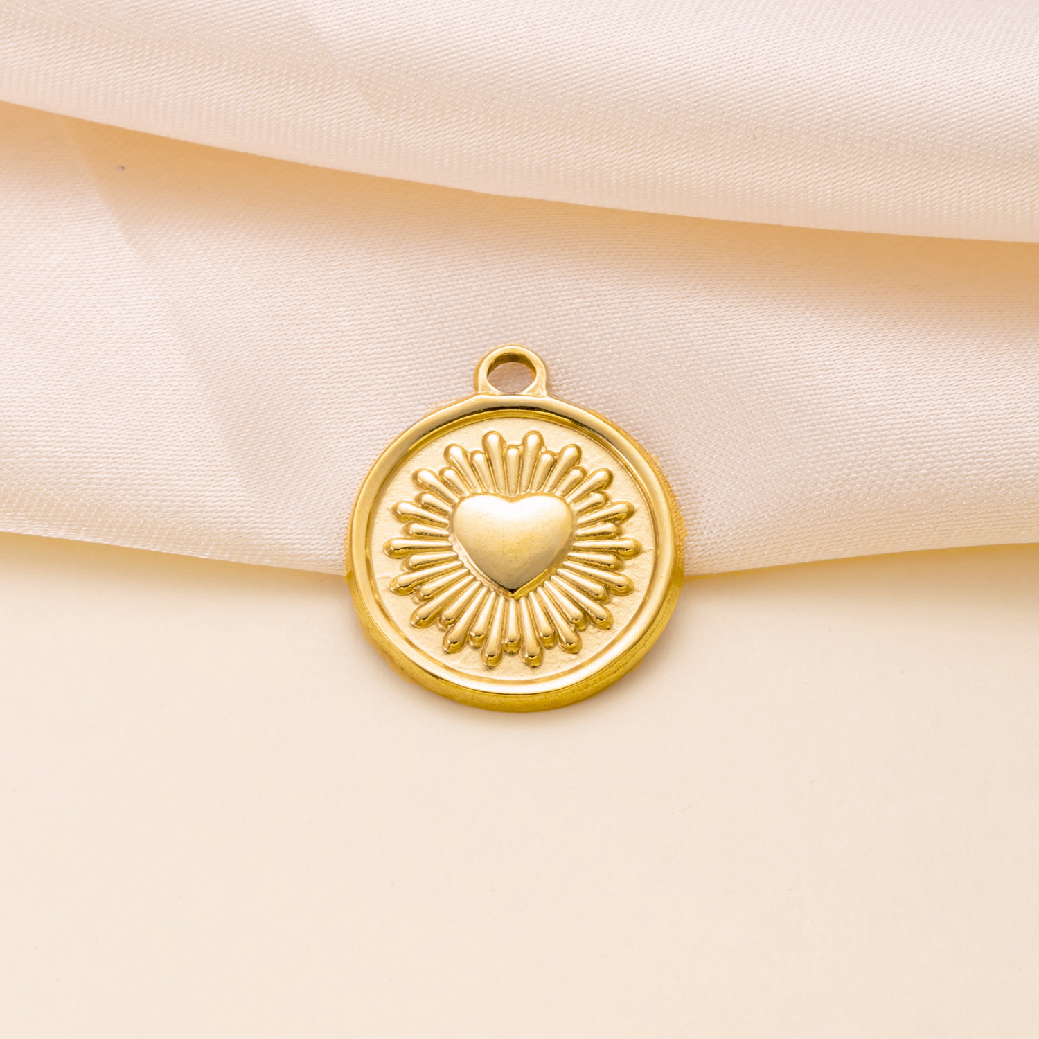 Colgante único transfronterizo accesorios de acero inoxidable europeos y americanos accesorios de collar de marca redonda estrella de mar accesorios de joyería de bricolaje exquisitos y lindos