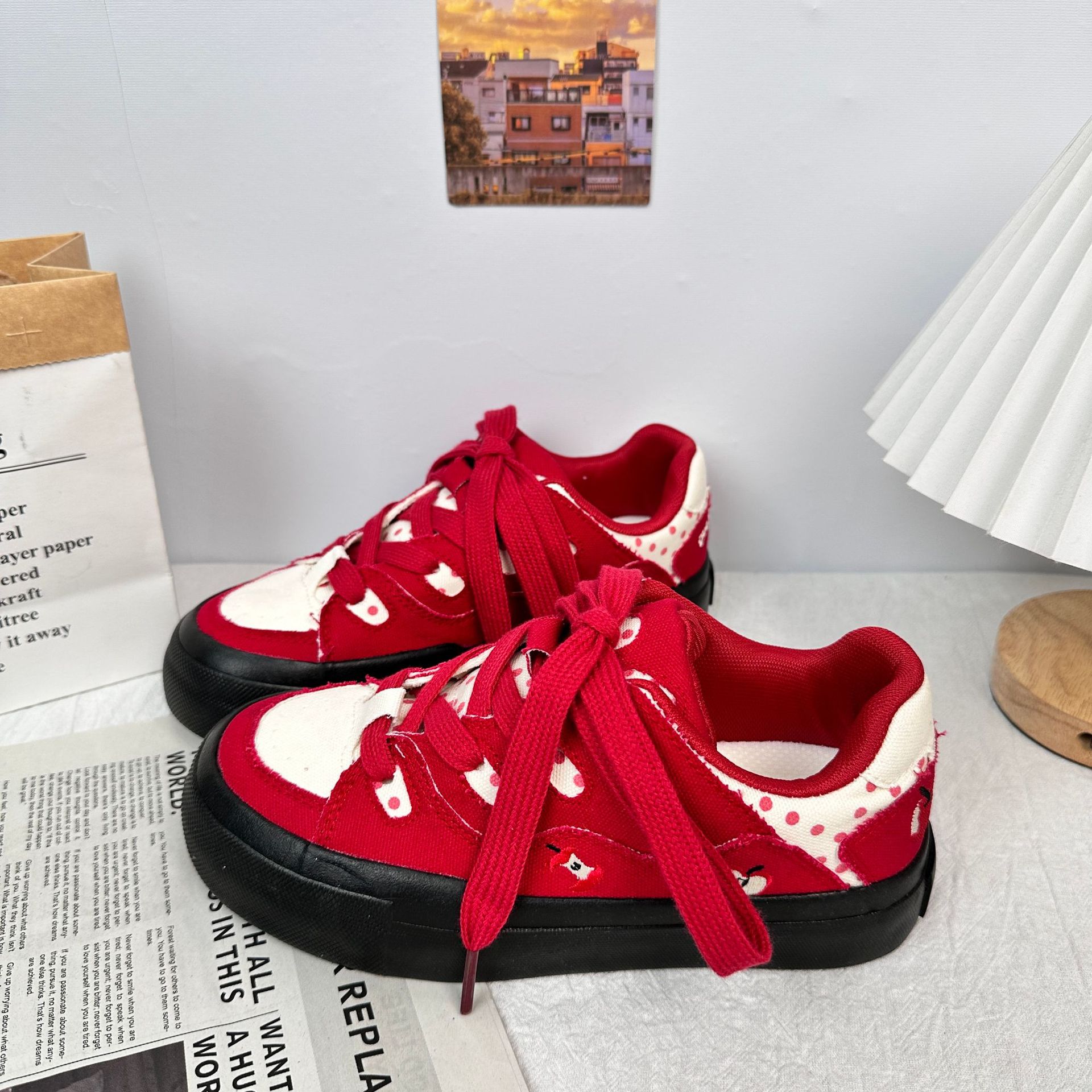 Zapatos de pan de dopamina de onda lejana 2025 nuevos zapatos de mujer de moda primavera de suela gruesa zapatos casuales de todo fósforo zapatillas de deporte para mujer