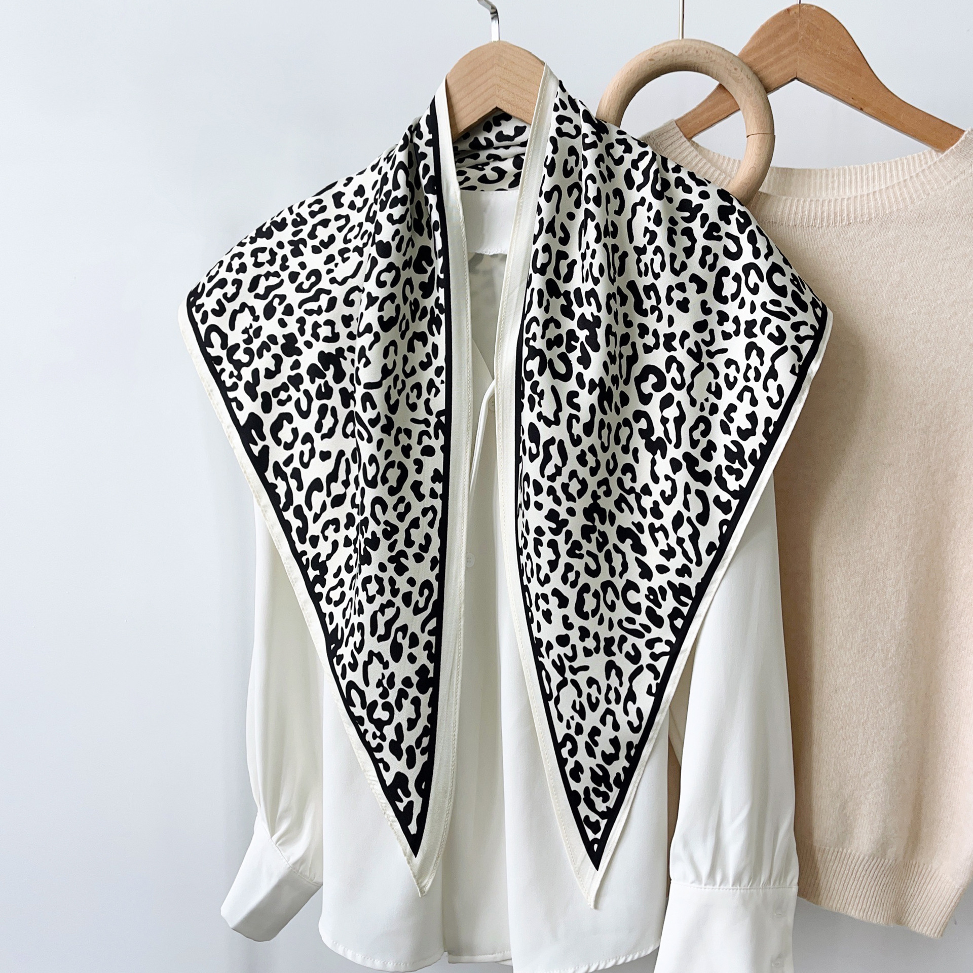 2025 nuevo estilo verano todo-fósforo cintura a juego camisa traje de mezclilla chal seda de sarga toalla triangular de moda fresca