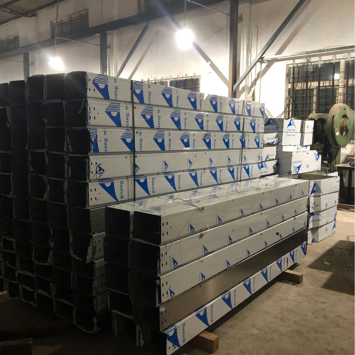 不锈钢槽式桥架 不锈钢托盘式桥架 铝合金槽式桥架 铝合金线槽