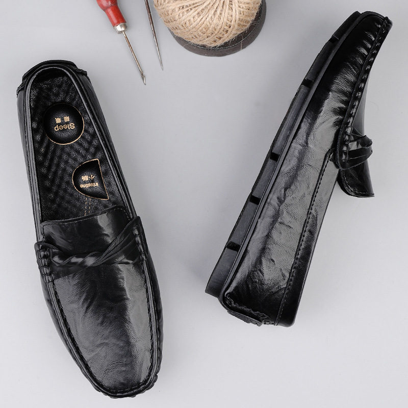 Zapatos de hombre de cuero real 2025 nuevos zapatos de negocios británicos transpirables con suela suave zapatos casuales perezosos con un pie zapatos para hombre