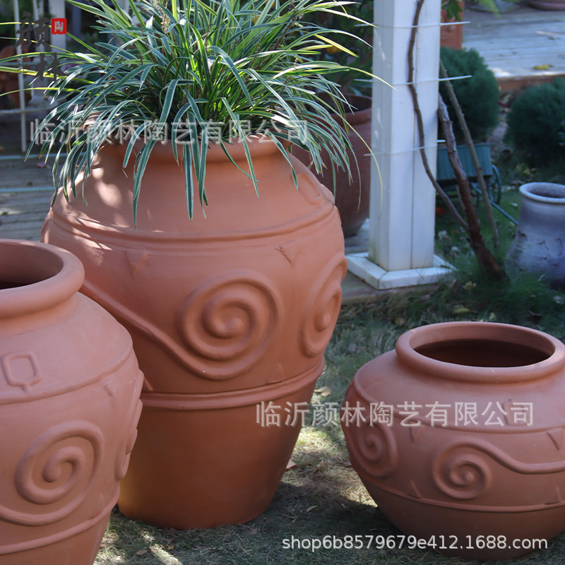 Grandes jardines al aire libre de terra terra terraza terraza de cerámica de barro rojo suelo de cerámica gruesa paisaje de cerámica roja gran maceta de plantas ventilada