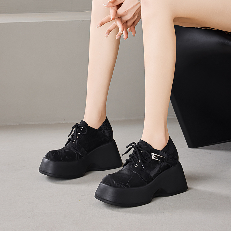 Giày sneaker nữ đế dày 10 cm buộc dây phong cách bệt platform — màu đen