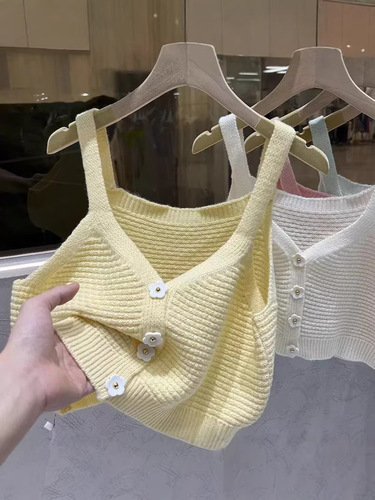 Girls 'gentle style knitted vest vest early spring 2026 new style small sling, horse clip, fashionable jacket