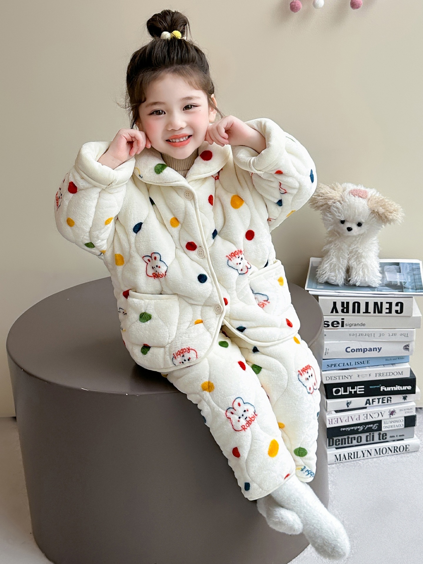 Niñas de tres capas pijamas de algodón intercalado otoño y invierno 2025 nuevo bebé invierno de lana gruesa ropa de hogar ropa de invierno infantil