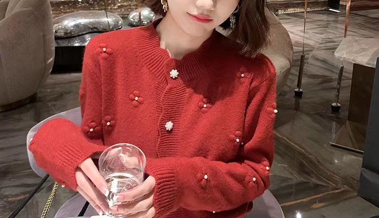 A new Japanese school-style, stylish and youthful knitted cardigan with a three-dimensional beaded floral sweater coat for women in the autumn of 2022 pic 25