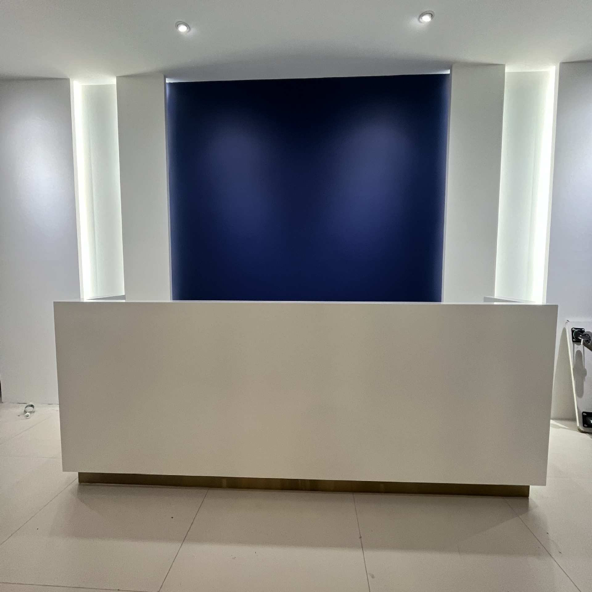 木制烤漆吧台异形现代简约转角收银台美容院前台公司接待台奶油风