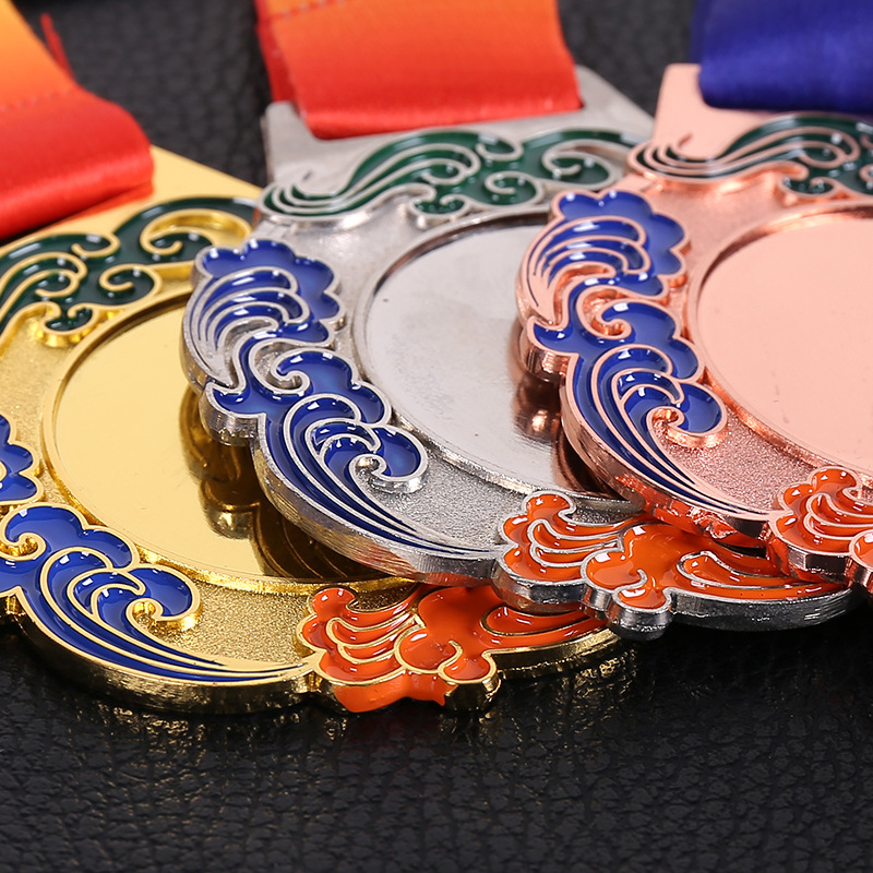 Nueva medalla en blanco al por mayor de aleación de zinc pintura de forma especial medalla en Stock competencia honor oro plata cobre Halter Medalla