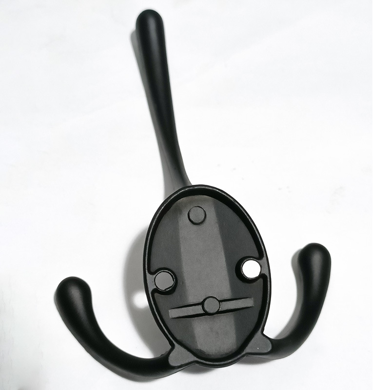 De estilo europeo simple armario gancho de una sola capa de tres ganchos armario de pared colgante negro gancho de la capa de aleación de zinc gancho de la capa