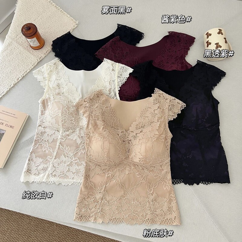 Autumn and winter brushed fabric camisole with built-in bra, wide shoulder straps, lace back design, and padded cups, suitable for wearing as an inner layer or outer garment Autumn and winter brushed fabric camisole with built-in bra, wide shoulder straps, lace back design, and padded cups, suitable for wearing as an inner layer or outer garment