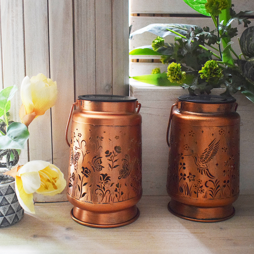 ソーラーライト屋外中空ランタン中庭造園レイアウト鉄馬ランタンガーデンバルコニー雰囲気装飾ライト