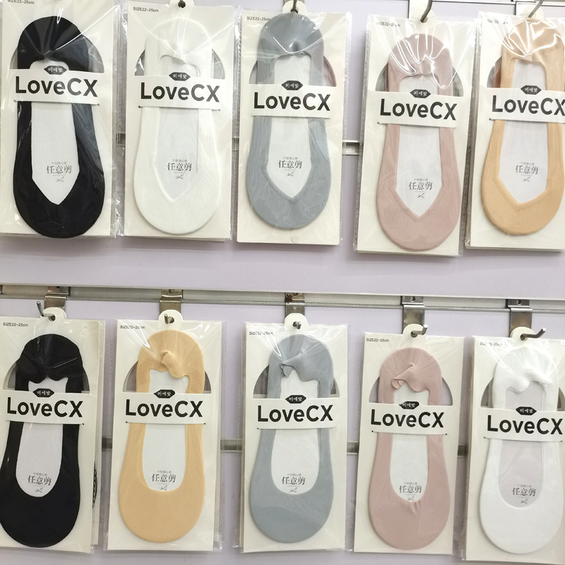 Verano de las mujeres nuevo corte arbitrario de hielo de seda de silicona antideslizante calcetines invisibles de color sólido sin costuras de las mujeres calcetines de barco de corte bajo al por mayor
