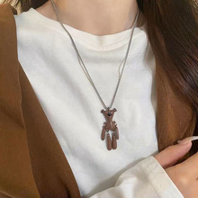 秋冬咖色泰迪小熊项链女嘻哈设计感小众卫衣长款钛钢毛衣链男