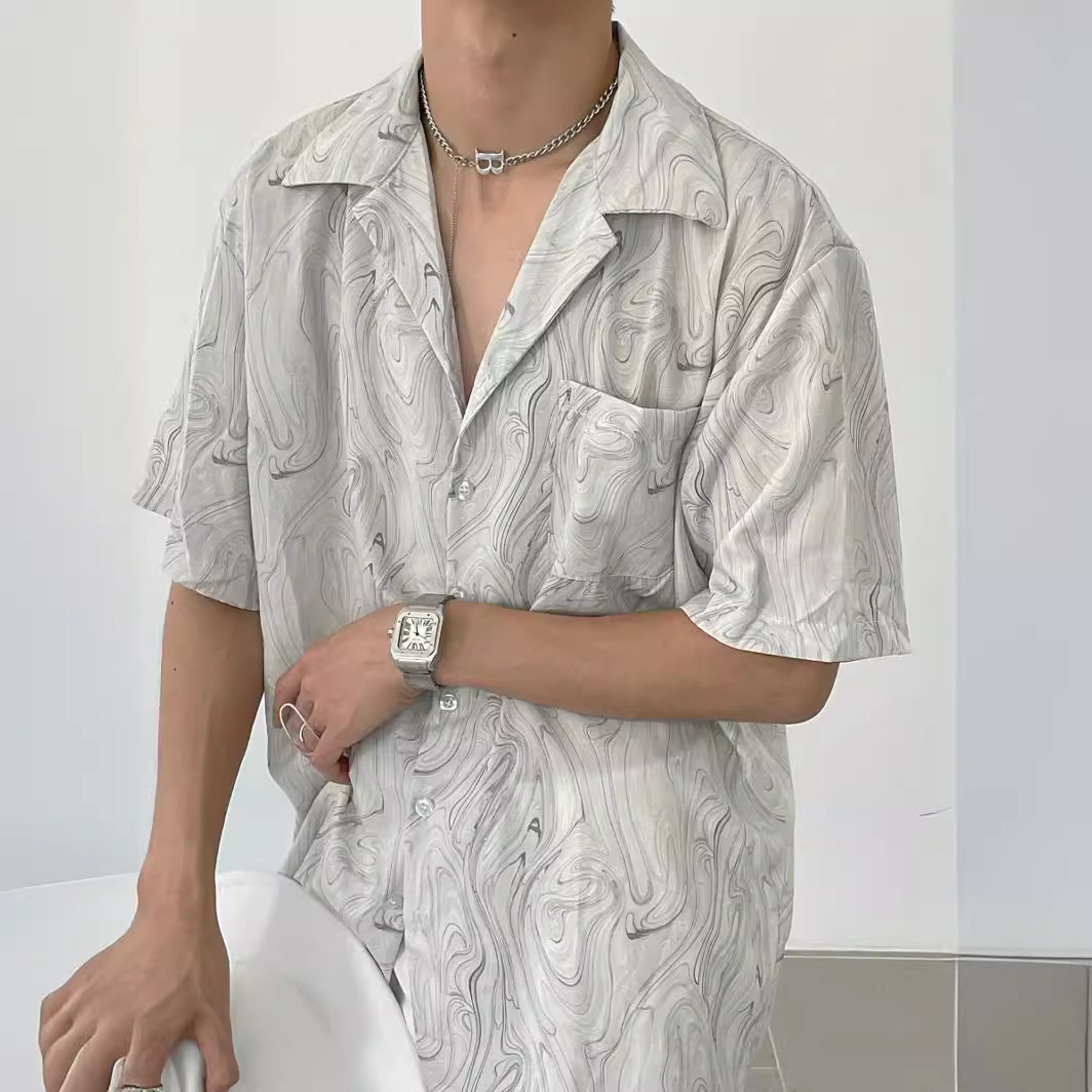 Camisa de manga corta con patrón de onda vintage de gama alta Camisa casual de textura de estilo occidental suelta perezosa de nicho de verano para hombres
